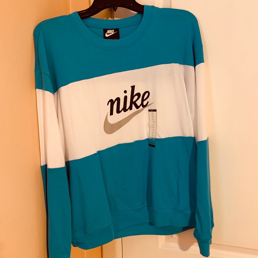 Nike women’s sweater BNWT